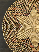 Load image into Gallery viewer, ratten woven placements, star pattern

